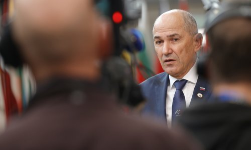 Janez Janša osudio upad antivaksera na slovensku javnu televiziju
