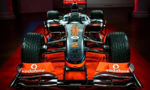 [FOTO] Bolid McLarena koji je vozio Lewis Hamilton prodan za milijune dolara, ali to nije ni blizu rekordnom iznosu za jurilicu iz sezone 1954.