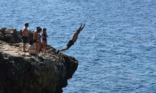 Francuskinja kod Medulina skočila u more s visine od 14 metara i teško se ozlijedila