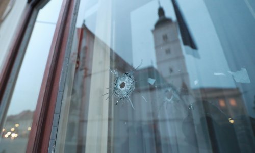 Odbačena kaznena prijava protiv napadača na Vladu, da se nije ubio sudili bi mu zbog terorizma