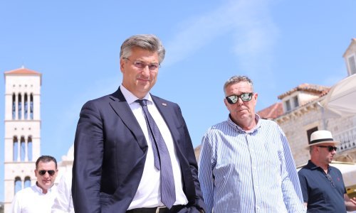 Plenković iz Hvara: Hrvatska ne smije ući u crvenu zonu