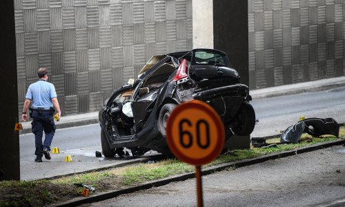 [VIDEO/FOTO] Automobil u Zagrebu sletio s ceste i zabio se u stup, jedna osoba poginula
