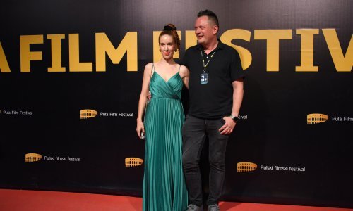 Održana premijera filma 'Zora' u Puli: Lijepa Helena Minić Matanić ukrala pozornost u efektnoj haljini
