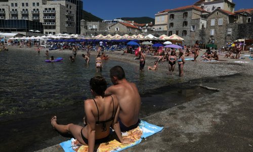 Crna Gora zatvorila noćne klubove, od kolovoza samo cijepljeni mogu u kafiće