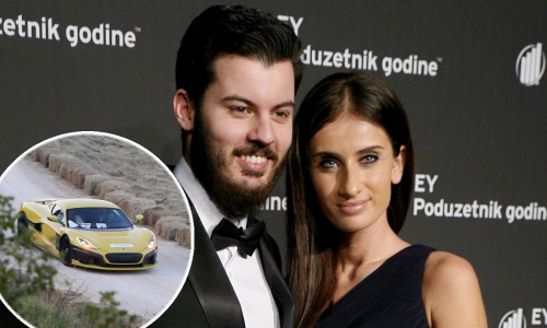 [FOTO/VIDEO] A kako drugačije: Katarina i Mate Rimac na vjenčanje stigli u žutoj Neveri; mladenka blistala u bijelom, a mladoženja odabrao karirano