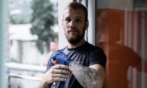 Luka Plantić krou ušicu igle prošao u drugo kolo; hrvatski boksač u napetoj borbi sudačkom odlukom slavio protiv Jordanca