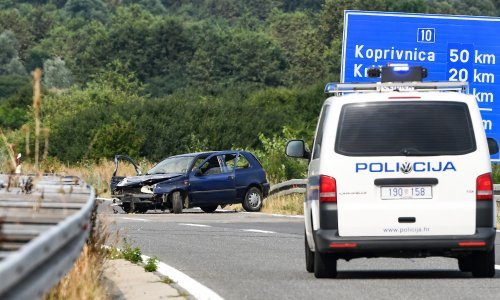 Sletili automobilom s ceste kod Vrbovca, poginule dvije osobe