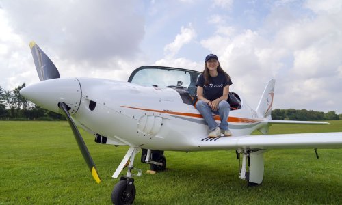 Krči put ženama u STEM-u: Upoznajte najmlađu pilotkinju koja će mikro letjelicom proći 51.000 kilometara oko svijeta