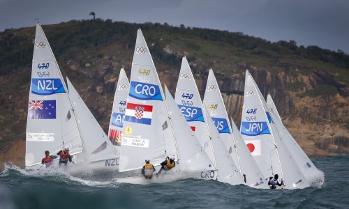 Sjajan start braće Fantela koji su u prvom plovu bili četvrti; Tonči Stipanović je napredovao i još ima šansu uključiti se u borbu za medalje