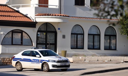 Policija u Umagu otkrila tri osobe koje su izrađivale i prodavale lažne PCR testove