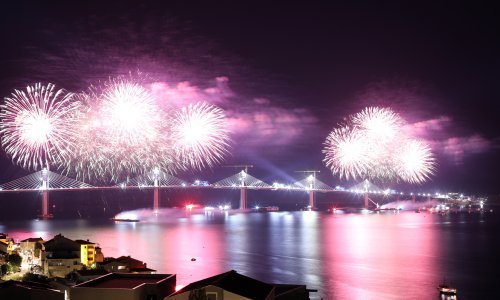 [VIDEO] Pogledajte spektakularni vatromet kojim je obilježeno spajanje Hrvatske