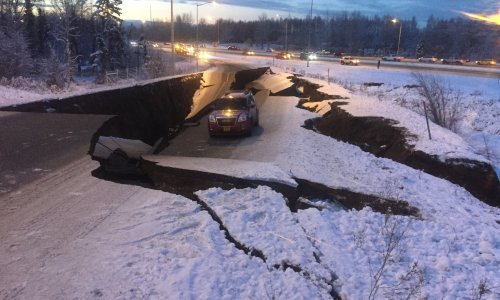 [VIDEO] Potres od 8,2 zatresao Aljasku: Upozorenje na tsunami i za Havaje; opasnost se razmatra u Japanu i na Novom Zelandu