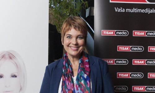 Karmela Vukov Colić na Zlarinu uživa u moru, ali i kreativnim radionicama