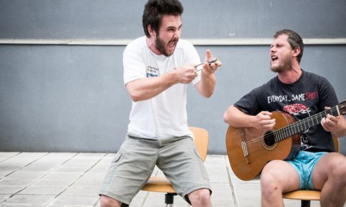 Poklanjamo ulaznice za predstavu 'Cabaret – koncert za žlice i gitaru'