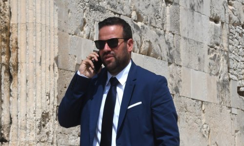 Gradonačelnik Pule: Ne koristim službeni auto ni mobitel, nemam vozača, nema više oštarija i marendi, a tko želi sastančit može kod mene u uredu