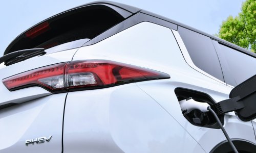 [FOTO/VIDEO] Mitsubishi najavio novi Outlander PHEV; veća snaga motora i povećan kapacitet baterije za veći domet na struju