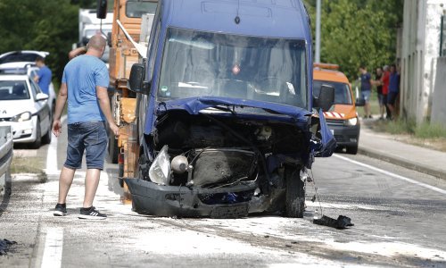 Teška prometna nesreća u BiH: Dvoje poginulih u izravnom sudaru automobila i dva kamiona