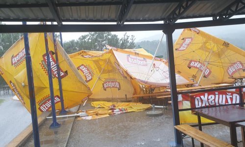 Nevrijeme prohujalo sjeverom Hrvatske: Oblak se istresao nad Novim Golubovcem, vjetar rušio suncobrane