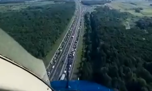 Vrhunac gužvi na prometnicama: Čeka se satima, rekorder Krčki most gdje je kolona duga 10 km! MUP iz helikoptera snimio nepreglednu kolonu na autocesti A1