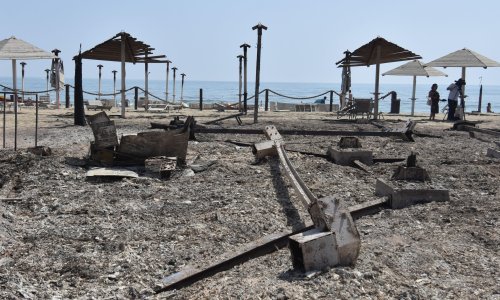 Buktinja na Mediteranu, talijanski vatrogasci bore se s požarima nadomak Catanije, stanovnici evakuirani, aerodrom zatvoren