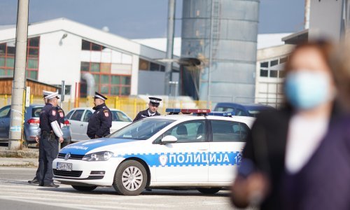 Tragedija u susjedstvu: Četverogodišnja djevojčica umrla od vrućine zatvorena u automobilu