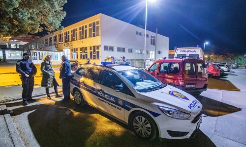 Ženi u Puli je usred noći netko poklušao ukrasti automobil pa kad nije uspio odlučio ga je zapaliti