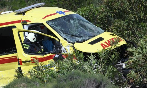 Stravična nesreća kod Virovitice: U sudaru vozila hitne pomoći i automobila poginule pacijentica i medicinska sestra, vozač se bori za život