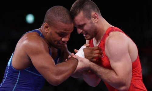 Hrvač Ivan Huklek izgubio u polufinalu od moćnog Ukrajinca, ali još uvijek ima priliku osvojiti povijesnu medalju za Hrvatsku; borbe u Tokiju posvetio je preminuloj sestri Marti