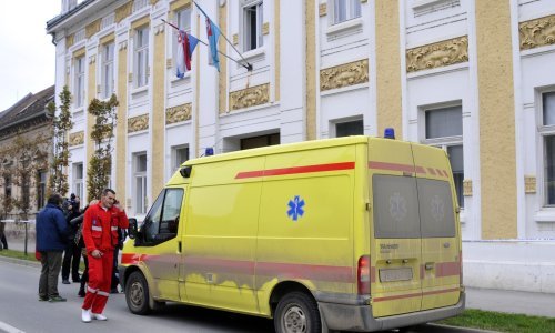 Strava u Vukovaru: U svađi žena muškarcu s vrata isčupala trahealnu kanilu; teško ozlijeđen uspio je nazvati hitnu pomoć