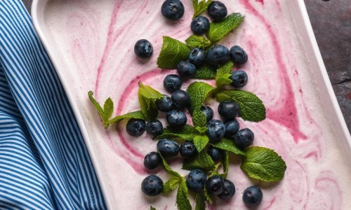 Najbolji kolač koji ćete jesti ovoga ljeta: Semifreddo od borovnica prema receptu Karmele Vukov Colić oduševit će vas okusom i lakoćom pripreme