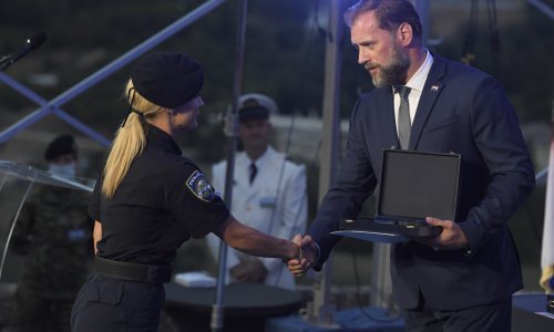 Banožić i Hranj uručili pohvale vojnicima za pomoć stanovništvu nakon potresa: 'Hvala vam na nesebičnoj službi!'