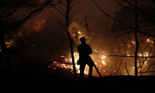 Evakuirano predgrađe Atene, grčki premijer poručio: Ako netko još sumnja u klimatske promjene, neka dođe i uvjeri se
