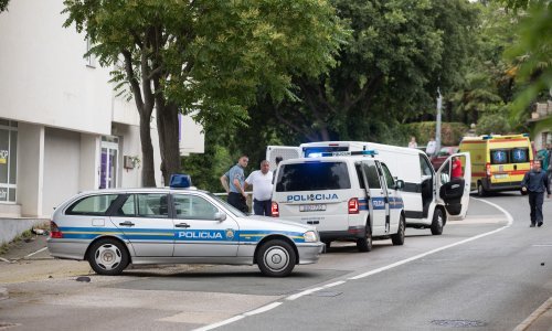 Teška prometna nesreća u Rijeci: Vozilo sletjelo s ceste, a vozač preminuo