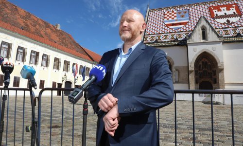 Zagrebački zastupnik Petek pozvao Božinovića da objavi postoji li teroristička prijetnja: Ako ne postoji, maknite ograde s Markova trga!