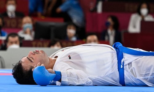 Gubio je u finalu, potom i doživio težak nokaut zbog čega su ga iznijeli na nosilima, ali na kraju je on olimpijski pobjednik