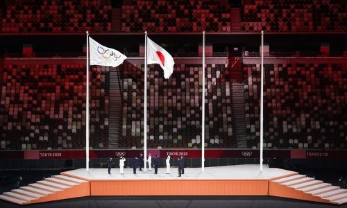 [FOTO] Svečano zatvorene najčudnije Olimpijske igre u povijesti, a hrvatsku zastavu nosio je vaterpolist Andro Bušlje: Bili ste naša inspiracija...