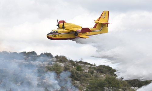 Požar kod Biograda, u akciji dva air tractora i kanader