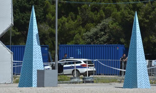 Mladi Nijemac na Zrću pijan napao i pokušao spriječiti policiju za vrijeme postupanja; uhićen je, a pronašli su mu i amfetamine