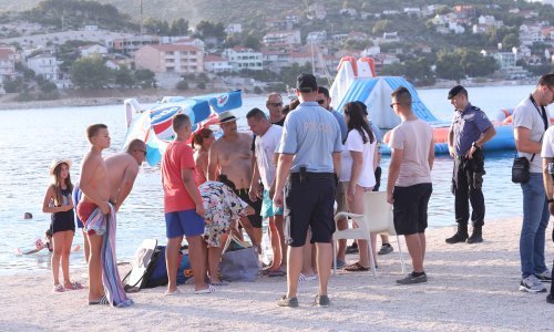 U pomorskoj nesreći kraj Trogira poginula žena, a njene dvije kćeri su ozlijeđene. Svjedoci tvrde da je jet-skijem udarila u jedrilicu