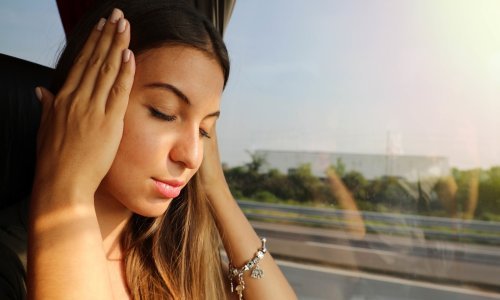 Mučno vam je za vrijeme putovanja? Ovdje biste trebali sjediti u automobilu, vlaku i avionu jer ćete značajno smanjiti neugodne simptome