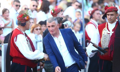 Bulj priznao da se nije cijepio, pa opet opleo po Stožeru: Zbog mjera roditelji se boje da se djeca neće vratiti iz Livna ili Posušja, je li to briga za zdravlje?