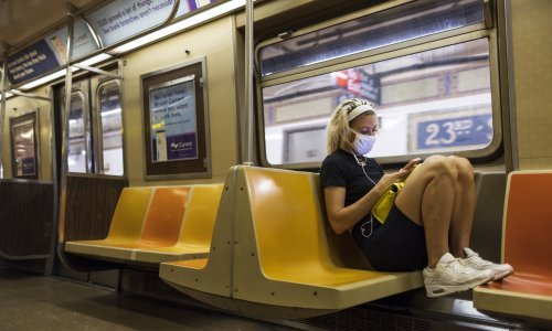 Njujorški policajci na dužnosti moraju biti cijepljeni ili s maskom