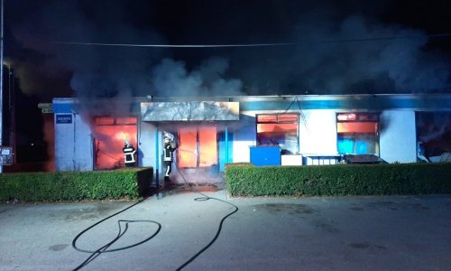 Kod Zaprešića usred noći raznesen bankomat, došlo je i do požara trgovine u kojoj se nalazi