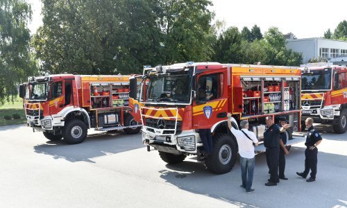 [VIDEO/FOTO] Vatrogascima isporučeno novih 15 vatrogasnih vozila