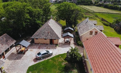 [FOTO] Napunili biste baterije, a ne zanima vas gužva na Jadranu? Evo kakav smještaj se nudi u Baranji