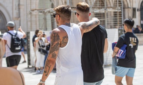 Pet Španjolaca svjesno širilo zarazu po Dubrovniku; policija ih privela, sud pustio, a sada se na odluku odlučio žaliti i DORH