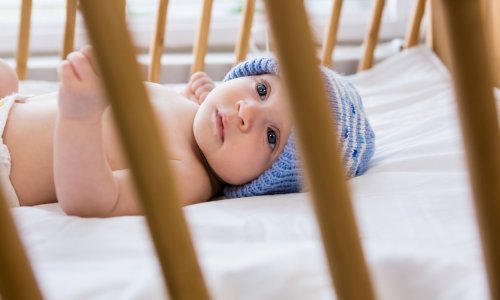 Europska komisija donosi zastrašujuće otkriće: Ogromna većina igračaka i gotovo sve kolijevke za bebe su nesigurne za upotrebu!