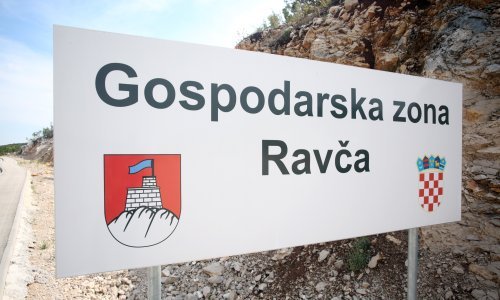 Teško ozlijeđen radnik na gradilištu u Ravči, pao je sa skele