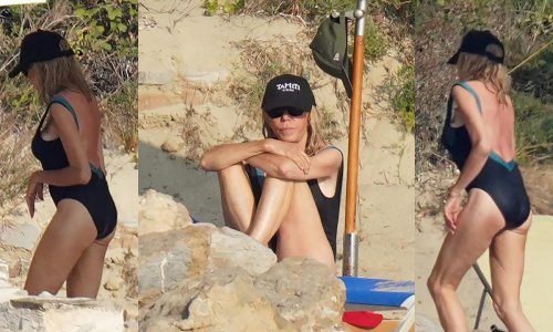 Brigitte Macron uživa na plaži, a vitku liniju istaknula je elegantnim kupaćim kostimom
