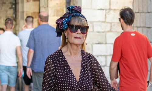 Za Đurđu Tedeschi Stradun je poput modne piste, a ovim stajlingom pokazala je zašto se isplati ulagati u bezvremenske modne komade